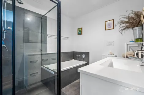 Property photo of 20 Aimeo Esplanade Russell Island QLD 4184