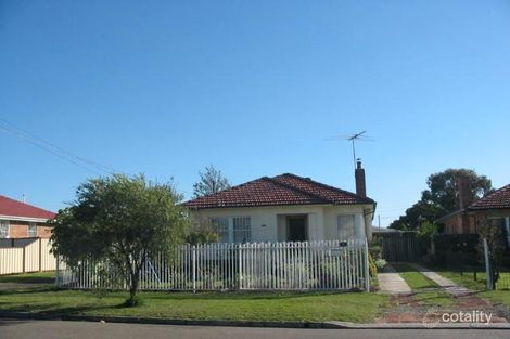 2 Seaman Ave, Fairfield East, NSW 2165