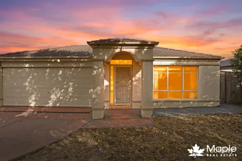 4 OTWAY PL, ROXBURGH PARK, VIC 3064