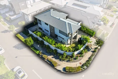 Property photo of 10 Coolum Parade Newport QLD 4020