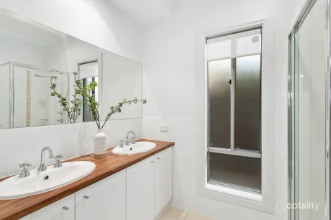 Property photo of 17 Crompton Drive St Clair SA 5011