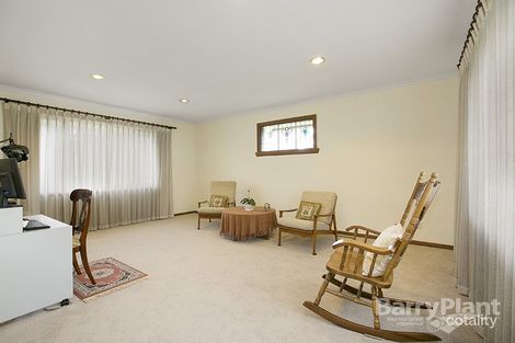 Property photo of 112 Lawrence Road Mount Waverley VIC 3149