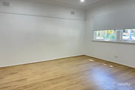 33 Kitchener Pde, Bankstown, NSW 2200