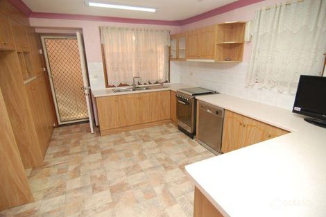 Property photo of 8 Grevillea Drive St Clair NSW 2759