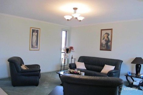 Property photo of 18 Castlemaine Way Caroline Springs VIC 3023