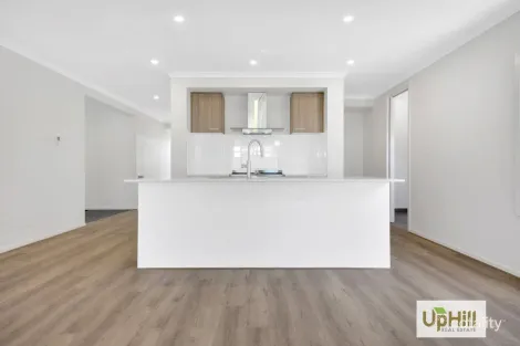 Property photo of 16 Evora Road Clyde VIC 3978