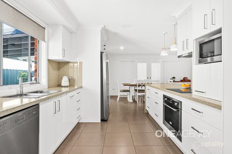 Property photo of 6 Barcoo Circuit Albion Park NSW 2527