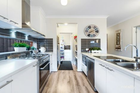 Property photo of 11 Trillium Boulevard Cranbourne North VIC 3977