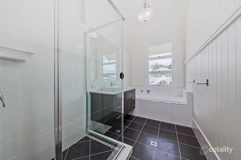 Property photo of 2339 Wynnum Road Wynnum QLD 4178