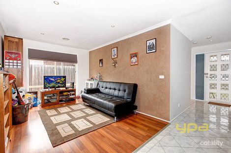 Property photo of 5 Bonney Place Roxburgh Park VIC 3064