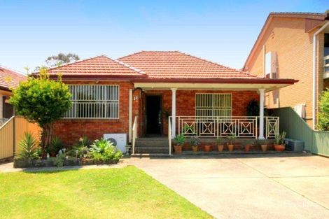 11 Banksia Rd, Greenacre, NSW 2190