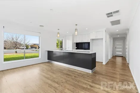 Property photo of 2 Comet Place Estella NSW 2650