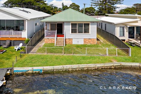 Property photo of 17 Village Bay Close Marks Point NSW 2280