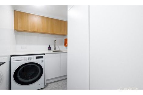 Property photo of 2/66 Surf Parade Broadbeach QLD 4218