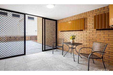 Property photo of 2/66 Surf Parade Broadbeach QLD 4218