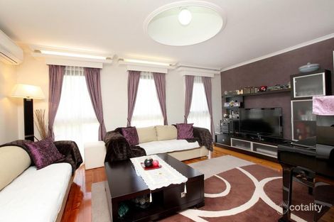 Property photo of 28 Waranga Crescent St Albans VIC 3021