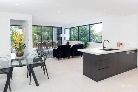 2/110 Carmody Rd, St Lucia, QLD 4067