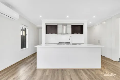 Property photo of 23 Iconic Drive Tarneit VIC 3029