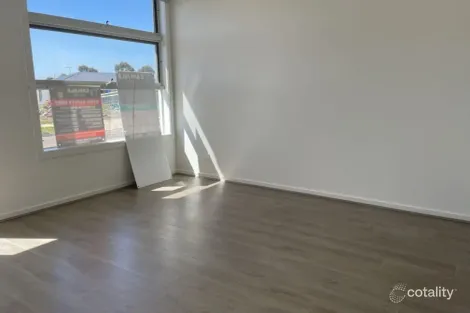 30 Lorikeet Cct, Rockbank, VIC 3335