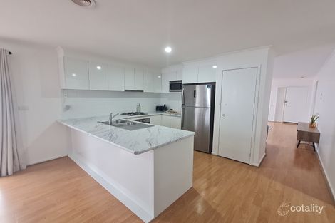 Property photo of 17 Volantis Crescent Roxburgh Park VIC 3064