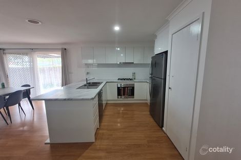 Property photo of 17 Volantis Crescent Roxburgh Park VIC 3064