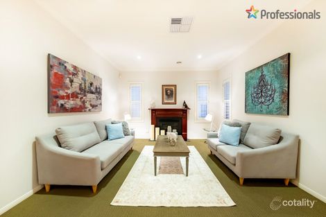 Property photo of 11 Narracan Close Caroline Springs VIC 3023