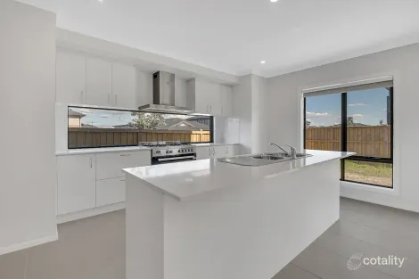 Property photo of 33 Feathertop Crescent Donnybrook VIC 3064