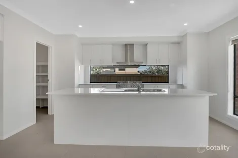 Property photo of 33 Feathertop Crescent Donnybrook VIC 3064