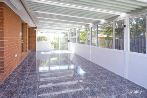 Property photo of 8 Cairns Road Hampton Park VIC 3976