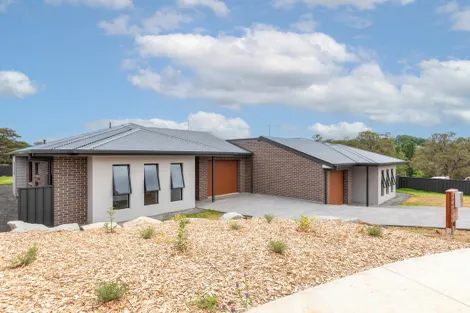 31a Sea Lace Pl, Bega, NSW 2550