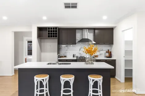 Property photo of 10 Haniper Grove Werribee VIC 3030