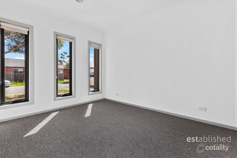 Property photo of 5 Lilyturf Drive Tarneit VIC 3029