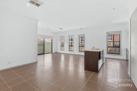 Property photo of 5 Lilyturf Drive Tarneit VIC 3029