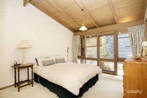 Property photo of 27 Marlow Place Eltham VIC 3095