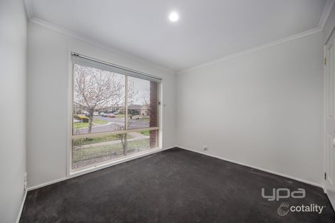 Property photo of 18 Fairweather Drive Burnside VIC 3023