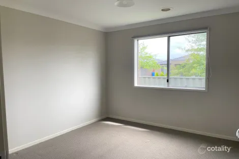Property photo of 2 Wagner Close Cranbourne East VIC 3977