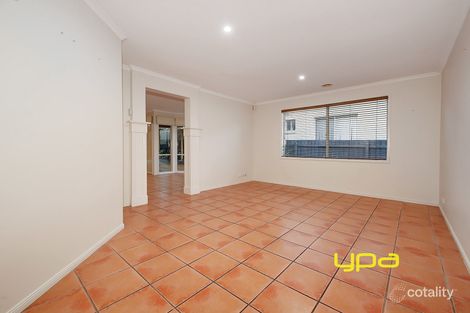 Property photo of 33 McKenzie Crescent Roxburgh Park VIC 3064