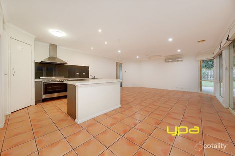 Property photo of 33 McKenzie Crescent Roxburgh Park VIC 3064