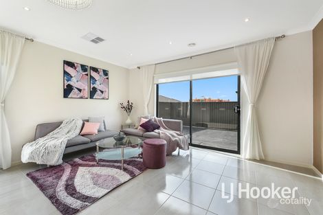 Property photo of 53 Eliburn Drive Cranbourne East VIC 3977