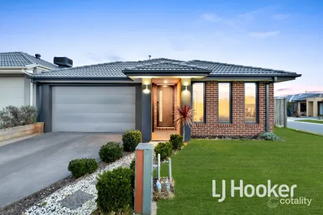 35 Moroak Cres, Clyde North, VIC 3978