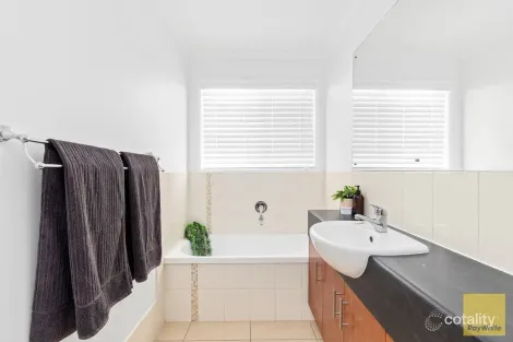 Property photo of 11 Chandon Court Emerald QLD 4720