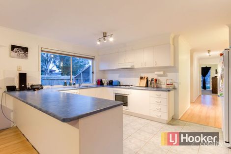 Property photo of 1 Brad Court Cranbourne North VIC 3977