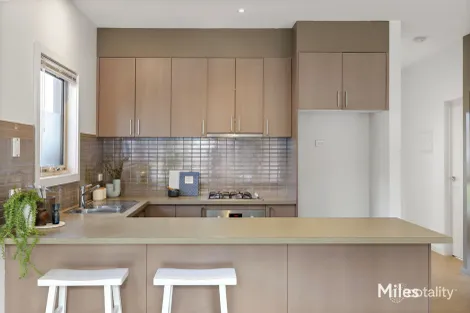 Property photo of 2/24 Strathallan Road Macleod VIC 3085