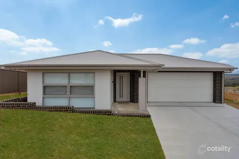 28 Bornemissza Cres, Macnamara, ACT 2615