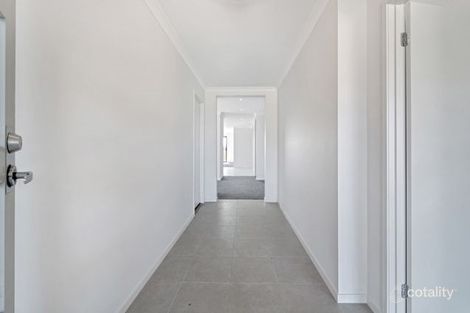Property photo of 3 Zirconia Mews Cobblebank VIC 3338