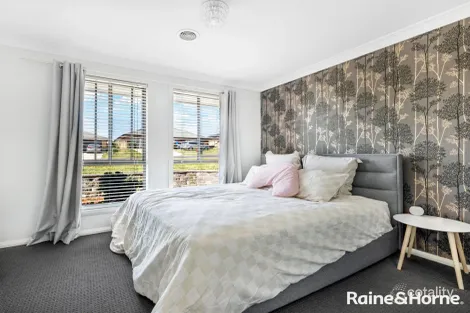 Property photo of 72 Ashworth Drive Kelso NSW 2795