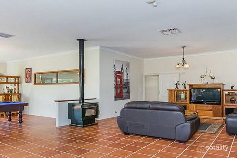 Property photo of 19 Willaring Drive Beckenham WA 6107