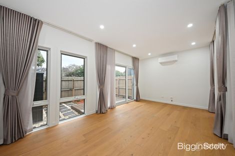 Property photo of 2/627 Mountain Highway Bayswater VIC 3153