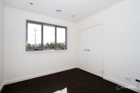 Property photo of 1/3 Hobbs Crescent Reservoir VIC 3073