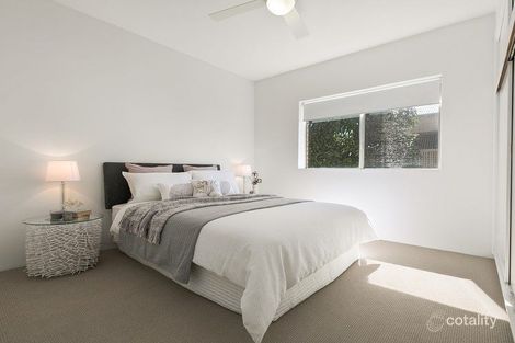 Property photo of 2/277 Cavendish Road Coorparoo QLD 4151